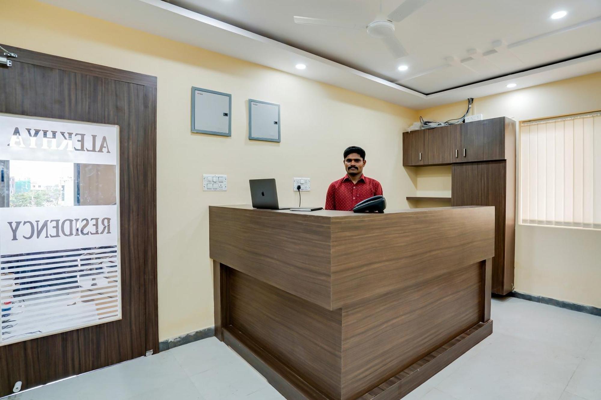 Hotel O Alekhya Residency Cafe Bahar Sururnagar Exterior photo